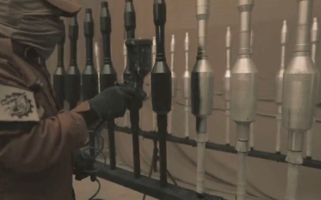 Súng phóng lựu Yassin 105 được cho là được sản xuất trong các xưởng nhỏ dưới địa đạo với nguyên liệu từ thuốc nổ TNT và Amoni Nitrat. Vào tháng 10/2018, có thông tin rằng Hamas đã tiến hành nâng cấp để Yassin 105 hiệu quả hơn, trước các phương án phòng thủ chủ động và thụ động của xe bọc thép Israel. 