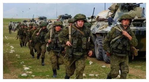 Theo thông tin này, cùng với các lực lượng NATO hiện có được triển khai ở ba nước Baltic và ở Ba Lan trước đó. Ở sườn phía đông của mình, NATO đã tập hợp tới 8 nhóm tác chiến trên bộ.