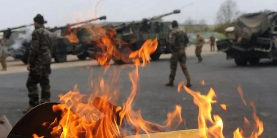 Kết quả là có gần 1.000 binh sĩ của Lữ đoàn 155 đã “bốc hơi” trước khi sang Pháp huấn luyện vào cuối tháng 9 năm ngoái, và 50 binh sĩ khác “đào ngũ” sau khi đặt chân sang đất Pháp. Tính đến tháng 11 năm ngoái, khi Lữ đoàn 155 đã kết thúc khóa huấn luyện để về chiến trường Ukraine, tổng cộng có khoảng 1.700 binh sĩ đã đào bỏ ngũ khỏi Lữ đoàn. Hiện có khoảng 500 người vẫn đang “mất tích”.