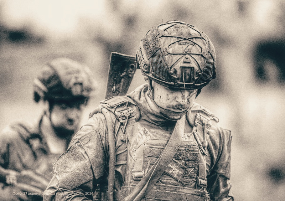 Quân đội Ukraine ban đầu dự định tuyển dụng 5.800 quân vào Lữ đoàn 155 và công bố dự án quân sự chung này với Pháp vào tháng 6 năm ngoái, với hy vọng cao. Tuy nhiên, Lữ đoàn bộ binh cơ giới 155 kể từ khi thành lập thường xuyên gặp khó khăn.