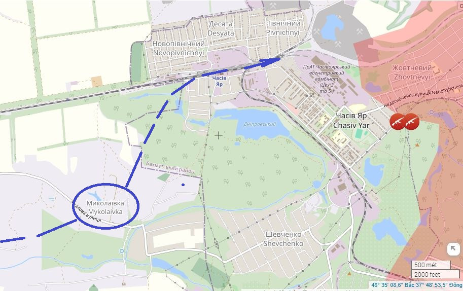 Hiện việc tiếp tế và sơ tán lực lượng đồn trú của AFU khỏi Chasov Yar được thực hiện thông qua các cánh đồng và một trung tâm hậu cần quan trọng là làng Nikolaevka, nằm hơi chếch về phía tây nam thành phố. Hậu cần của AFU cũng tiếp tục được vận chuyển qua các cánh đồng, từ làng Mayskoye đến phía tây bắc thành phố. Tại đây có một tuyến đường cũ được quân Ukraine đang tích cực sử dụng.
