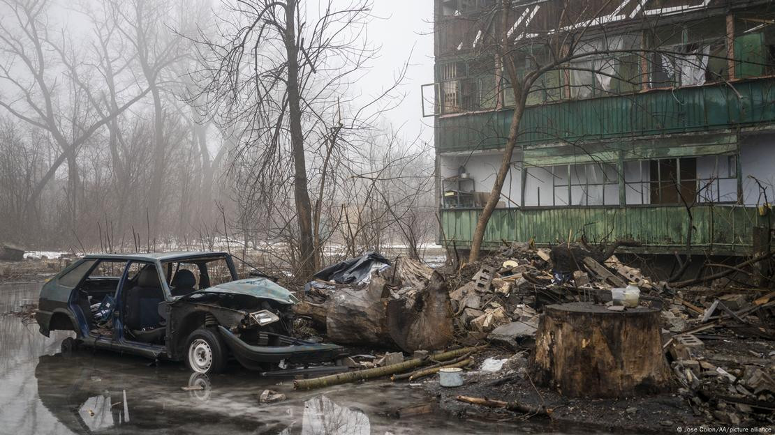 Quân đội Ukraine đã bố trí nhiều hỏa điểm trên nhiều tầng khác nhau của tòa nhà, tầng hầm, dưới mặt đất; nhưng hiện phần lớn quân Ukraine đang ẩn náu trong các tầng hầm. Còn những thiết bị tác chiến điện tử và liên lạc, quan sát như ăng-ten được đặt trên các mái nhà. Việc chiếm lấy khu vực này và sau đó dọn sạch nó có tầm quan trọng rất lớn đối với RFAF, nhưng đó không phải là nhiệm vụ đơn giản.