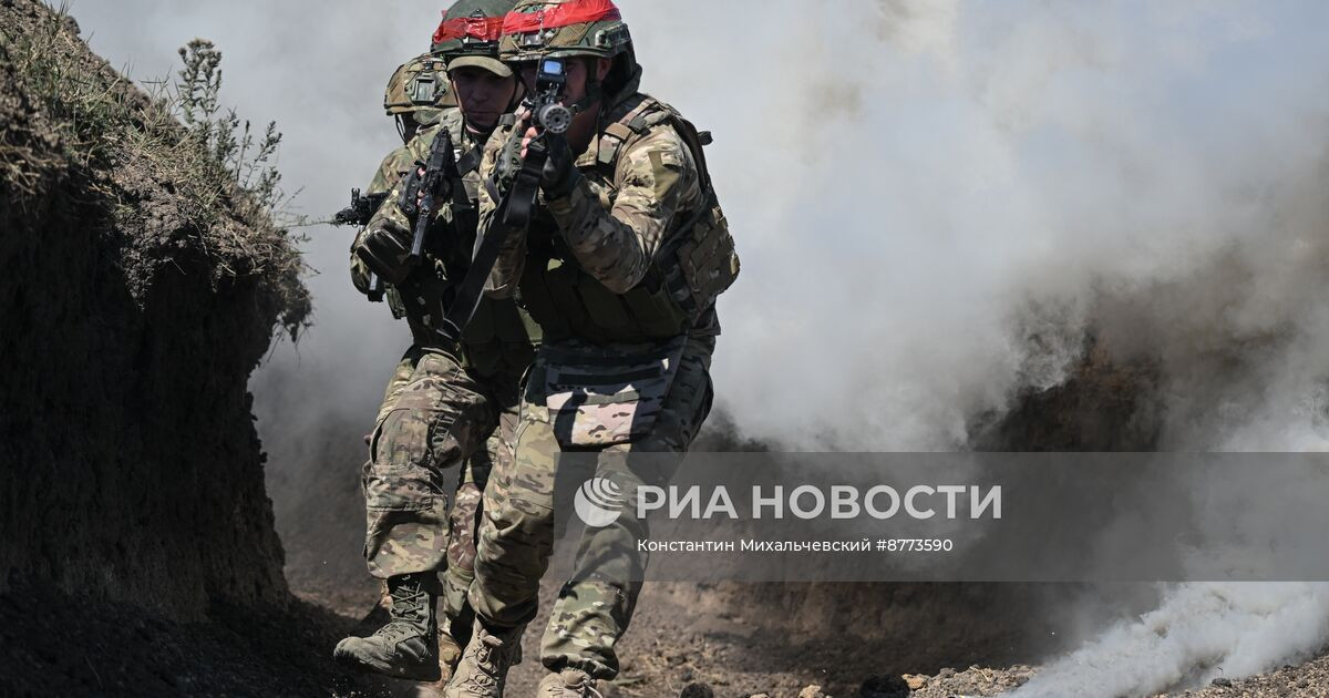 Các đơn vị xung kích RFAF đã chiếm giữ nhà ga xe lửa ở Chasovoy Yar, đánh bật quân Ukraine ra khỏi khu vực nhà ga, bất chấp sự kháng cự ngoan cường của quân Ukraine. Hiện tại AFU đang gặp khó khăn về phòng thủ ở trung tâm thành phố, vì Quân đội Nga đã liên tục tổ chức tấn công.