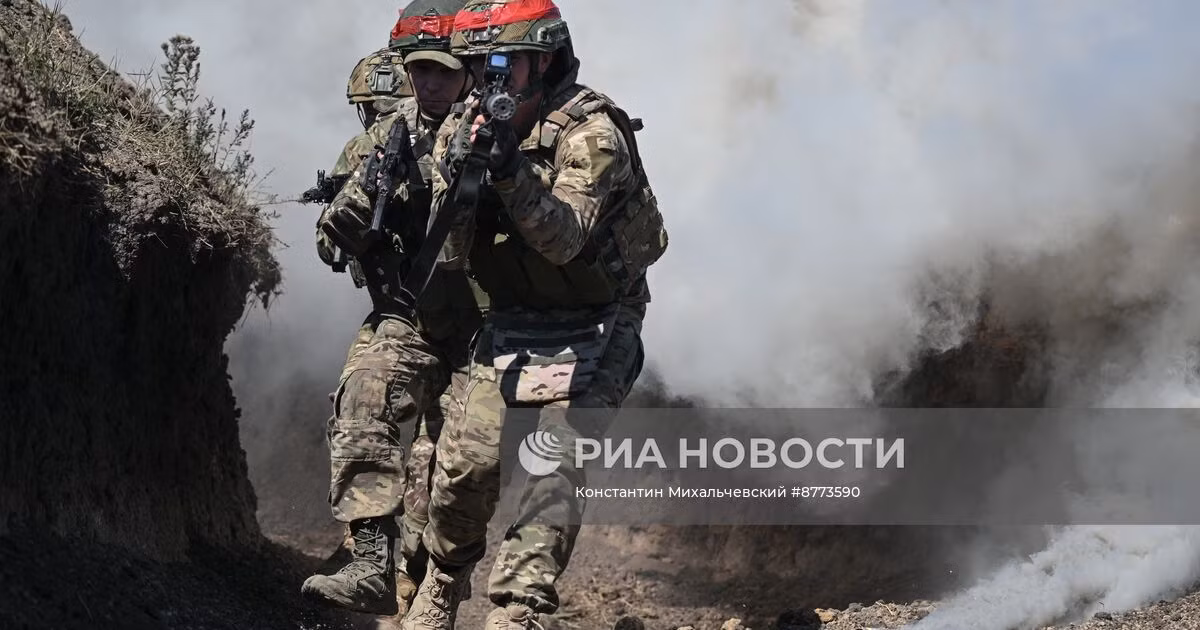 Các đơn vị xung kích RFAF đã chiếm giữ nhà ga xe lửa ở Chasovoy Yar, đánh bật quân Ukraine ra khỏi khu vực nhà ga, bất chấp sự kháng cự ngoan cường của quân Ukraine. Hiện tại AFU đang gặp khó khăn về phòng thủ ở trung tâm thành phố, vì Quân đội Nga đã liên tục tổ chức tấn công.