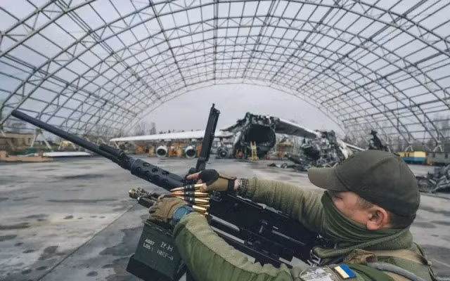 Sau khi xung đột Ukraine bùng nổ, phương Tây cũng đã cung cấp nhiều mẫu súng máy của họ cho quân đội Ukraine. Tuy nhiên, quân đội Ukraine nhận thấy súng máy phương Tây không phù hợp với chiến trường Nga-Ukraine.