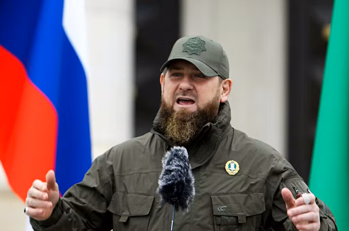 Với quân số huy động của nước cộng hòa Chechnya, đã góp phần giải quyết được 1/4 số chỉ tiêu tuyển quân của Nga; đây có thể coi là việc giúp Điện Kremlin giải quyết nhu cầu cấp thiết. Theo các phương tiện truyền thông đưa tin trước đó, Điện Kremlin đã quyết định phong quân hàm Thượng tướng cho Tổng thống Kadyrov.