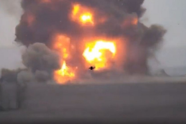 Nguồn tin trích dẫn từ phóng viên chiến trường Georgy Medvedev tại nước cộng hòa nhân dân Donetsk (DPR) tự xưng cho biết: “Các cuộc pháo kích dữ dội vào khu vực trạm kiểm soát, mỏ Izotov, mỏ Gagarin vẫn tiếp tục. Nếu ai có ý định đi đến làng Shakhty 6/7, hãy cẩn thận”.