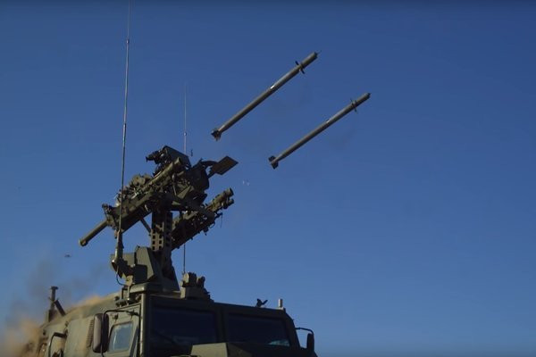 Khả năng kiểm soát UAV của Nga, đã được Bộ Quốc phòng Nga chứng minh gần đây, khi một máy bay không người lái “bất khả xâm phạm” TB2 của Thổ Nhĩ Kỳ, được phát hiện cách bờ biển Crimea 60 km về phía tây.