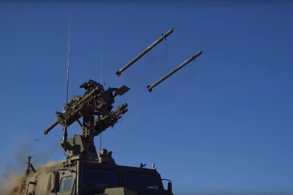 Khả năng kiểm soát UAV của Nga, đã được Bộ Quốc phòng Nga chứng minh gần đây, khi một máy bay không người lái “bất khả xâm phạm” TB2 của Thổ Nhĩ Kỳ, được phát hiện cách bờ biển Crimea 60 km về phía tây.