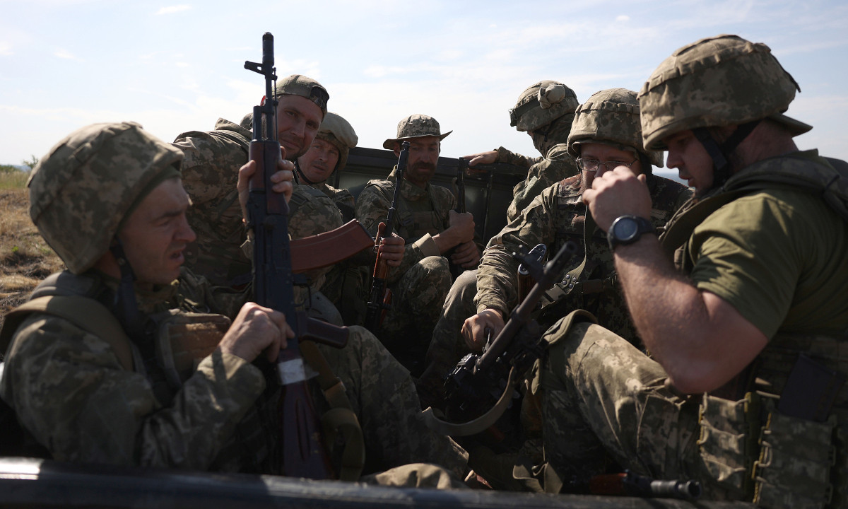 Vào ngày 30/4, Val được thông báo rằng anh sẽ được điều động đến Lữ đoàn 93 trong vòng 24 giờ và được triển khai đến khu vực phía đông Donetsk. Anh ấy thậm chí còn không có thời gian để đóng gói đồ đạc, một số món đồ phải được chuyển đi sau đó.