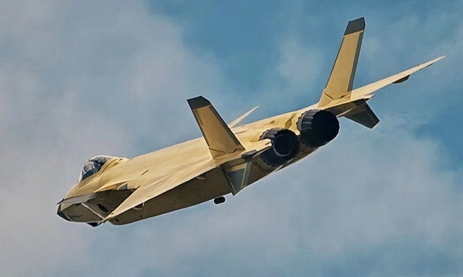 Tuy nhiên biến thể J-20B mới hơn sẽ “tiếp tục” được trang bị động cơ của Nga, vì động cơ WS-10C sẽ mất ít nhất một năm nữa để kết thúc quá trình thử nghiệm mặt đất, sau đó là quá trình thử nghiệm trên không, nếu nhanh cũng phải mất thêm 2 năm nữa.