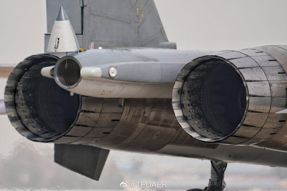 Chiếc J-20 được phát hiện tại Chu Hải, sử dụng động cơ WS-10C không phải là J-20B; phiên bản J-20B chỉ được đưa vào sản xuất hàng loạt vào tháng 7/2020, khi Tập đoàn Máy bay Thành Đô bổ sung dây chuyền sản xuất thứ tư, với công suất ít nhất một máy bay J-20 mỗi tháng.