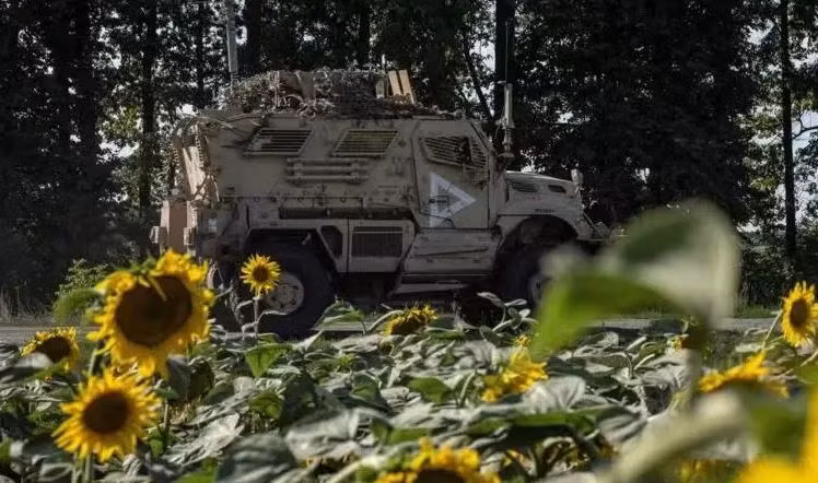 Không những họ trốn tránh thành công sự truy lùng của quân Ukraine, mà còn chủ động theo dõi diễn biến của quân Ukraine và thu thập những thông tin quý giá về tình hình quân Ukraine tại đây, mang lại sự hỗ trợ quan trọng cho cuộc tấn công tiếp theo của Quân đội Nga.