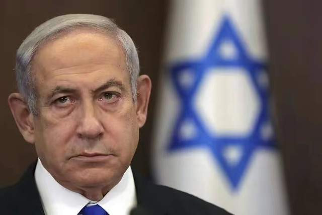Thủ tướng Benjamin Netanyahu trong một thông điệp video đăng trên mạng xã hội cho biết, Israel đang trong tình trạng chiến tranh toàn diện với nhóm vũ trang Hamas của Palestine, điều này nhấn mạnh mức độ nghiêm trọng và quy mô của cuộc xung đột hiện nay trong khu vực; phân biệt nó với các đợt leo thang bạo lực trước đây.