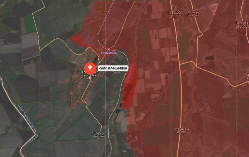 Ở khu vực phía nam Bakhmut, hiện không có thay đổi rõ ràng nào ở làng Krisivka ở sườn phía nam, và hầu như tất cả các trận đánh đều diễn ra xung quanh những điểm cao gần đó. 