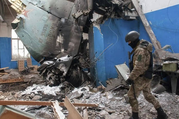 Đối với lực lượng mặt đất, hiệu quả của họ giảm đáng kể do thiếu thông tin tình báo chiến thuật liên quan, cùng với khả năng bảo đảm hậu cần, vật tư, xử lý sự cố và bảo trì kém. Quan trọng hơn, quân đội Ukraine sử dụng chiến thuật du kích chống tăng khá hiệu quả.