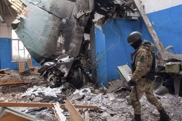 Đối với lực lượng mặt đất, hiệu quả của họ giảm đáng kể do thiếu thông tin tình báo chiến thuật liên quan, cùng với khả năng bảo đảm hậu cần, vật tư, xử lý sự cố và bảo trì kém. Quan trọng hơn, quân đội Ukraine sử dụng chiến thuật du kích chống tăng khá hiệu quả.