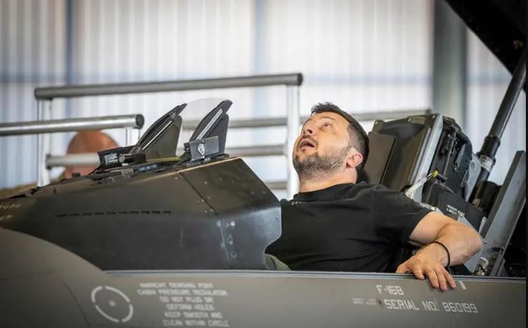 Bộ trưởng Quốc phòng Đan Mạch Trolls Lund Poulsen cho biết, lô máy bay chiến đấu F-16 đầu tiên sẽ được chuyển giao cho Ukraine vào mùa hè này. Hà Lan, Na Uy và Bỉ cũng cam kết cung cấp F-16 cho Ukraine. Đan Mạch nằm trong số các quốc gia đào tạo phi công Ukraine, cùng với Mỹ, Anh, Pháp và Romania.