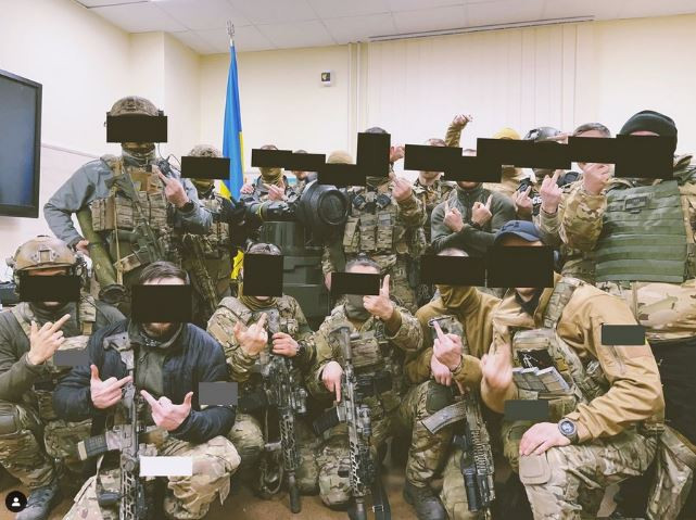 Những chuyên gia của FOG PMC đã bắt đầu huấn luyện Lực lượng Vũ trang Ukraine ngay cả trước khi xung đột Nga-Ukraine bùng nổ vào năm 2022. Sau khi Quân đội Ukraine xâm chiếm khu vực Kursk, người dân địa phương tại Kursk liên tục phát hiện ra lính đánh thuê nước ngoài trong Lực lượng Vũ trang Ukraine. Hơn nữa, giờ đây điều này đã được chính những người lính đánh thuê ghi lại. 