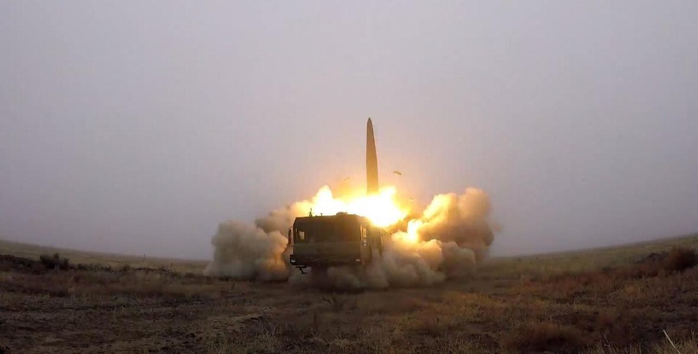 Ngay lập tức, Nga đã sử dụng tên lửa đạn đạo chiến thuật Iskander tập kích nhanh, làm hai bệ phóng tên lửa và một xe radar của hệ thống phòng không Patriot bị phá hủy. Cuộc tấn công này là hoạt động hỗ trợ mặt trận của Lực lượng Hàng không Vũ trụ Nga, nhưng đây chưa phải là dấu chấm hết. 