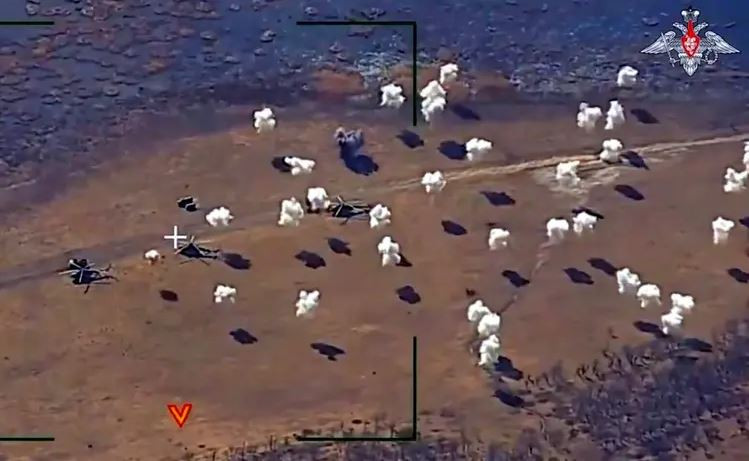 Theo đoạn video do Bộ Quốc phòng Nga công bố, ban đầu UAV trinh sát của Nga đã phát hiện ra bãi đáp thực địa cho trực thăng Ukraine; tại đây có 3 chiếc trực thăng nên UAV đã kịp thời truyền thông tin để Nga tổ chức hỏa lực tập kích tầm xa. 