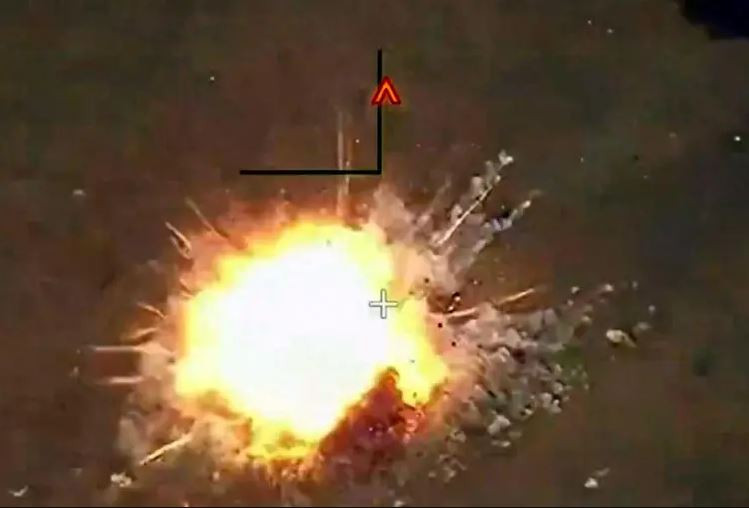 Còn mới đây, Quân đội Nga đã công bố loạt video về các cuộc tấn công tầm xa vào khu vực kỹ thuật và những vũ khí công nghệ cao của Ukraine, trong đó có cuộc tập kích thành công vào bệ phóng tên lửa cơ động cao HIMARS và hệ thống tên lửa phòng không Patriot.