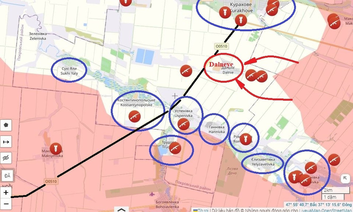 TASS dẫn nguồn tin từ cơ quan tình báo Quân đội Nga cho biết, do bị bao vây, quân đội Ukraine đang cố gắng sơ tán số lượng lớn khỏi 4 khu định cư gần Kurakhove. "Họ đang cố gắng sơ tán số lượng lớn khỏi Yelyzavetivka, Illinka, Antonivka và Uspenovka. Quân Nga đã thiết lập vòng vây và quân Ukraine buộc phải rút lui dọc theo con đường bị đạn pháo bao phủ, chịu tổn thất nặng nề".