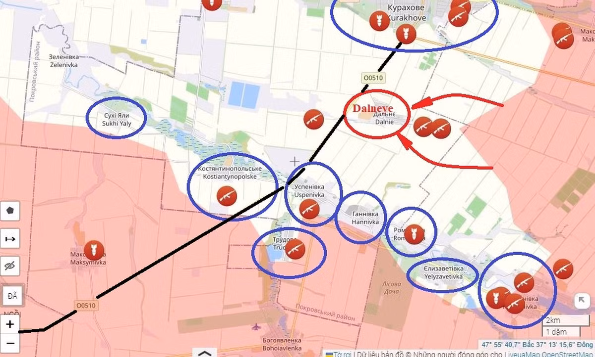 TASS dẫn nguồn tin từ cơ quan tình báo Quân đội Nga cho biết, do bị bao vây, quân đội Ukraine đang cố gắng sơ tán số lượng lớn khỏi 4 khu định cư gần Kurakhove. "Họ đang cố gắng sơ tán số lượng lớn khỏi Yelyzavetivka, Illinka, Antonivka và Uspenovka. Quân Nga đã thiết lập vòng vây và quân Ukraine buộc phải rút lui dọc theo con đường bị đạn pháo bao phủ, chịu tổn thất nặng nề".