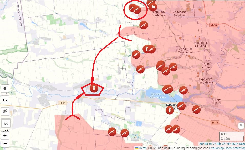 Còn nhà lập pháp Ukraine Dubinsky tiết lộ, văn phòng của ông Zelensky đang chuẩn bị cho tình huống xấu nhất nếu Kulakhove thất thủ. Trong vài ngày qua, Cụm quân Trung tâm của Nga đã chiếm làng Yuryevka, xiết chặt thêm vòng vây với Kurakhove về hướng bắc và mặt trận lúc này chỉ cách tỉnh Dnepropetrovsk 18 km. (Nguồn ảnh: Topwar, Livmap, Ukrinform).
