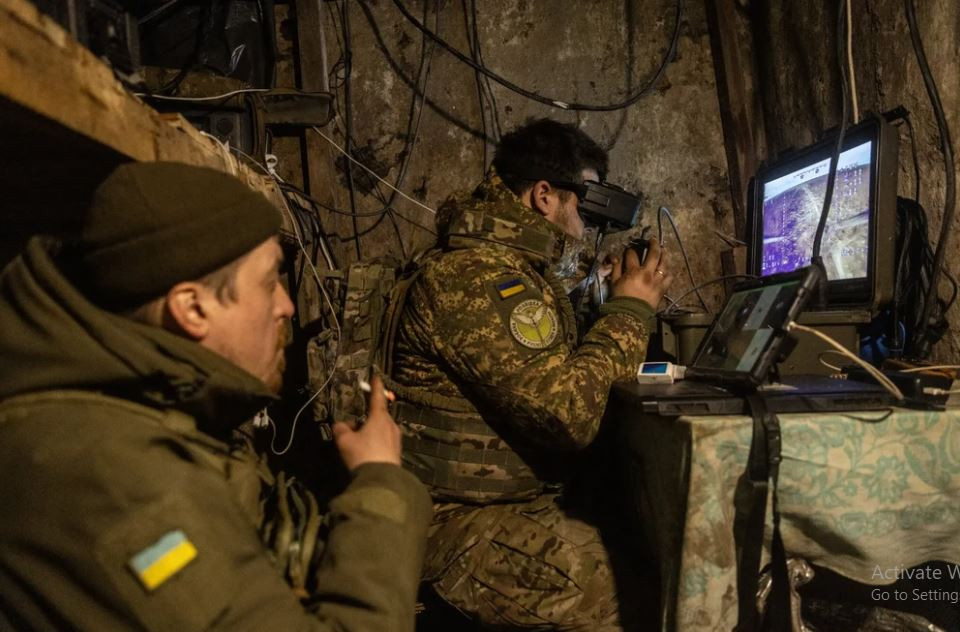 Tuy nhiên vụ 9 phi công điều khiển máy bay không ngườ lái (UAV) ở mặt trận Kursk đã trở thành đề tài bàn tán của truyền thông và dư luận Ukraine trong những ngày qua. Trong khi truyền thông Ukraine và phương Tây cho rằng, lính Nga đã phạm tội ác chiến tranh khi bắn tù binh. 