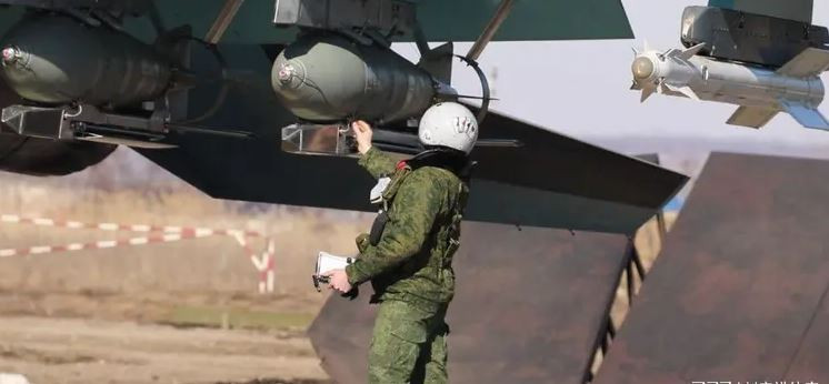 Theo "Newsweek", việc trở thành phi công lái máy bay quân sự Nga dường như đã trở thành công việc “tồi tệ nhất thế giới”, đủ cho thấy tình thế tiến thoái lưỡng nan hiện nay mà lực lượng Không quân Nga đang phải đối mặt.