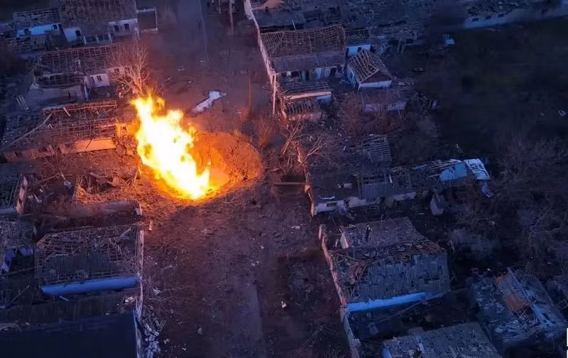 Quan trọng hơn, RFAF hy vọng có thể hoàn toàn đè bẹp tinh thần của AFU thông qua chiến dịch tấn công Kupyansk. Việc RFAF tung Tập đoàn quân xe tăng cận vệ số 1 vào chiến đấu, rõ ràng là nhằm đạt được mục tiêu này. Dựa vào khả năng tiến quân nhanh chóng của quân cơ giới, họ cố gắng tạo ra tình huống bao vây trong thời gian ngắn.