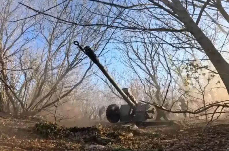 Hiện vẫn còn câu hỏi về sự hiện diện của quân Ukraine ở phía đông bắc làng Antonivka. Một mặt, địa hình nằm trong một vòng bán nguyệt của các đơn vị của Cụm Vostok tiến từ hướng Kostyantynivka, Pobeda và làng Antonivka vừa chiếm được. Trong khi tuyến phòng thủ của quân Ukraine tại đây đều là công sự sơ sài, nên không thể chịu được hỏa lưc tấn công của quân Nga.