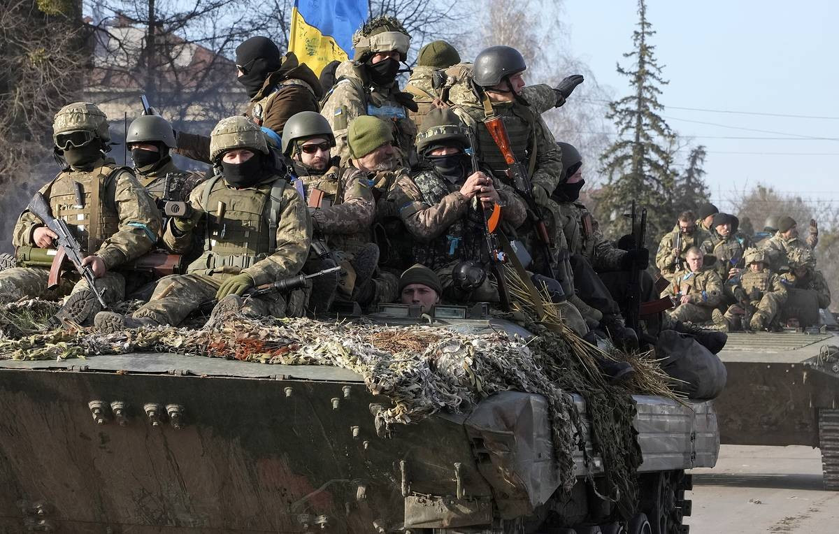 Tuy nhiên, việc không tổ chức trinh sát hỏa lực cường độ cao theo hướng Velika Novosilka, khi biết “cửa tử” Rabotino đã thu hút sự chú ý của Quân đội Nga, đó thực sự là một sai lầm của NATO và Bộ Tổng tham mưu Quân đội Ukraine. Hơn nữa, nếu lấy Urozhaine làm bàn đạp, dù tiến về đông hay tây, khách quan mà nói, tập trung lực lượng về đây là phù hợp hơn. 