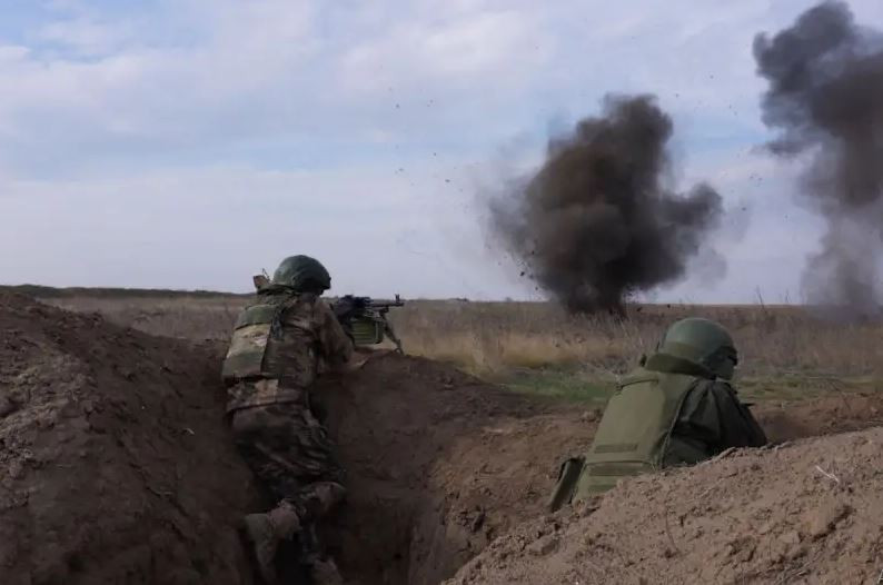 “Khả năng hoạt động của các nhóm trinh sát chiến đấu (DRG) của RFAF là rất cao; có thông tin chưa được xác nhận về DRG trên một trong những con phố bên ngoài ở Pokrovsk”, trung đội trưởng của Tiểu đoàn Quốc gia Aidar, có tên Stanislav Bunyatov thông báo.