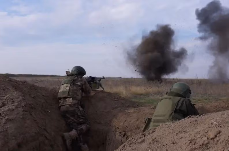 “Khả năng hoạt động của các nhóm trinh sát chiến đấu (DRG) của RFAF là rất cao; có thông tin chưa được xác nhận về DRG trên một trong những con phố bên ngoài ở Pokrovsk”, trung đội trưởng của Tiểu đoàn Quốc gia Aidar, có tên Stanislav Bunyatov thông báo.