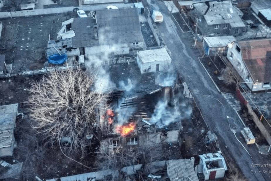 Koval cho biết: “Kẻ thù đã dùng hết sức lực để tiến gần hơn đến Pokrovsk, họ đã tiến rất gần đến chưa đầy 10km - khoảng6 km tới Pokrovsk". Theo Koval, Quân đội Nga (RFAF) liên tục tung các mũi tấn công với số lượng 40-50 người, đẩy lùi Quân đội Ukraine (AFU) về phía sau.