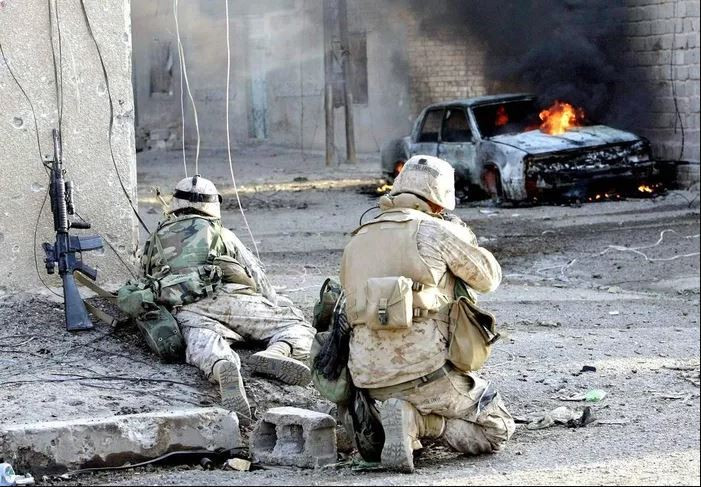 Một cuộc chiến đang đến gần, nhìn vào những đoạn video được truyền thông Israel đăng tải, một lượng lớn xe tăng của nước này đang được vận chuyển ra tiền tuyến, các vụ nổ liên tiếp xảy ra ở Dải Gaza. Và cũng rất lâu, Lực lượng Phòng vệ Israel tiến hành động viên cục bộ, 300.000 quân Israel đã sẵn sàng cho cuộc chiến.