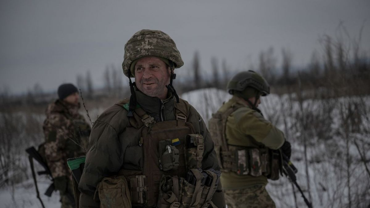 Còn theo các kênh cá nhân của lính Ukraine, như kênh “Nhật ký lính dù” tường thuật ngắn gọn rằng, các trận đánh đang diễn ra xung quanh làng Shevchenko chứ không phải ở trong làng Shevchenko. 