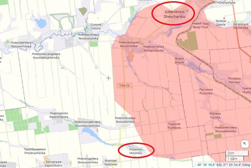 Trong khi đó, một đoạn phim định vị địa lý xuất hiện trên internet, cho thấy sự mở rộng vùng kiểm soát của RFAF ở phía tây Selidovo lên tới khoảng cách lên tới 2 km về phía làng Ukrainka. Chỉ còn chưa đầy 5 km nữa là đến biên giới vùng Dnepropetrovsk. Nếu RFAF tiến vào đó, sẽ có tác động tiêu cực rất lớn đến hoạt động tuyên truyền của Ukraine. (Nguồn ảnh: Topwar, Liveuamap, Ukrinform, TASS).