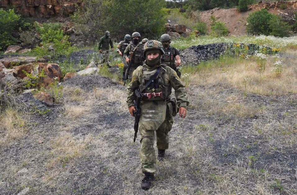 Ngày 15/12, Bộ Quốc phòng Nga thông báo, Quân đội Nga (RFAF) đã giành quyền kiểm soát làng Pushkino (phía nam Pokrovsk và phía tây Selidovo). Điều đáng chú ý là các phương tiện truyền thông và trang báo của Ukraine đã viết về điều này vào ngày 13/12. Hiện Cụm quân Trung tâm của RFAF tại đây đã chuyển vào lâm thời phòng ngự.