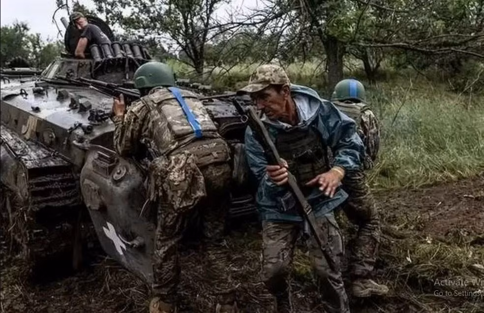 Lý do là kênh Muchnoy (có hàng triệu người Ukraine theo dõi), cho biết những tổn thất lớn của AFU khi phản công vào làng Shevchenko và cáo buộc lực lượng này không thể chiến đấu. Có vẻ như “lữ đoàn tinh nhuệ, mạnh” của AFU đã bị đánh tơi tả, chứ không phải đã giành được thế chủ động ở phía nam Pokrovsk.