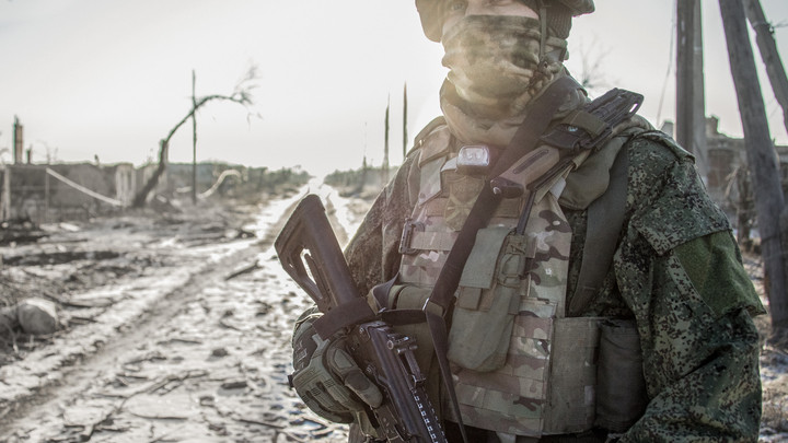 Kênh Military Summary cho biết, trên thực tế là các phân đội xung kích của Cụm quân Trung tâm RFAF đã có thể đột phá vào khu vực đông dân cư, tuy nhiên, sau đó họ rút lui. Nhưng nỗ lực đột nhập vào làng Shevchenko của AFU với sự hỗ trợ của một “lữ đoàn mạnh” đã bị chặn lại. Theo thông tin mới nhất, tính đến sáng ngày 16/12, quân Ukraine đã bị chặn lại trên đường tiếp cận làng Shevchenko. 