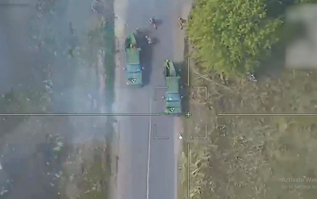 Quân đội Nga đã triển khai trực thăng tấn công Ka-52 và Mi-28 săn tìm mục tiêu mặt đất, sử dụng khí tài nhìn đêm và thiết bị chụp ảnh nhiệt để tìm kiếm quân Ukraine trong rừng và thực hiện các cuộc tấn công trọng điểm. 