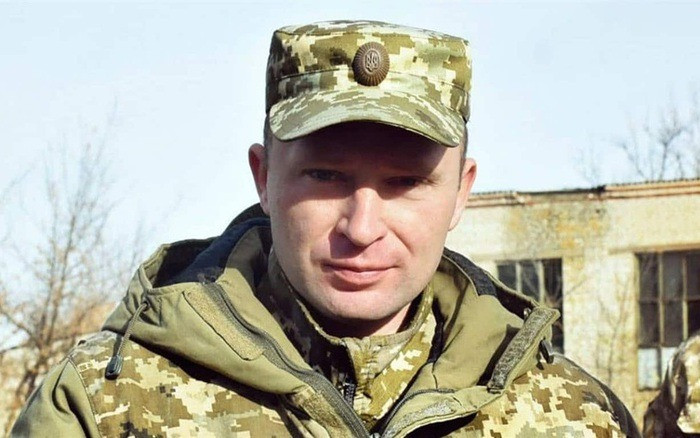 Để ngăn chặn Pokrovsk sụp đổ, vào ngày 29/11/2024, Tổng thống Ukraine Zelensky đã bổ nhiệm tướng Drapatyi, người từng là chỉ huy AFU trong chiến dịch Bakhmut, làm Tư lệnh lực lượng lục quân AFU, kiêm Tư lệnh mặt trận Donbass; thống nhất quyền chỉ huy toàn bộ AFU trên mặt trận dài gần 100 km từ Pokrovsk đến Toretsk.