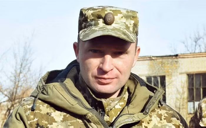 Để ngăn chặn Pokrovsk sụp đổ, vào ngày 29/11/2024, Tổng thống Ukraine Zelensky đã bổ nhiệm tướng Drapatyi, người từng là chỉ huy AFU trong chiến dịch Bakhmut, làm Tư lệnh lực lượng lục quân AFU, kiêm Tư lệnh mặt trận Donbass; thống nhất quyền chỉ huy toàn bộ AFU trên mặt trận dài gần 100 km từ Pokrovsk đến Toretsk.