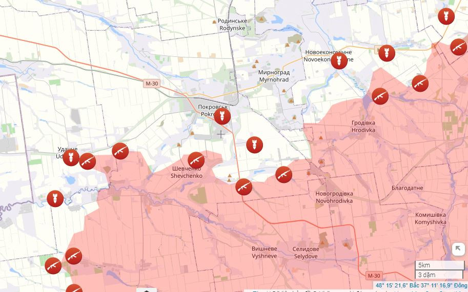 Sau thời gian tạm ngưng, tình hình ở thành phố Pokrovsk ở tỉnh Donetsk của Ukraine lại gây sự chú ý. Ngay từ cuối tháng 8/2024, sau khi Tập đoàn quân Trung tâm của quân đội Nga, chiếm được cứ điểm Novokhdivka, cách Pokrovsk 7 km về phía đông nam, họ đã không vội mở cuộc tấn công vào thành phố, mà bất ngờ chọn cách hành quân về phía nam.