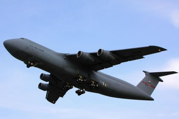 Trong vòng xoáy bạo lực mới tại khu vực Miền Đông Ukraine, sau khi Bộ Quốc phòng Anh thông báo cử 600 quân đặc nhiệm của mình tới Donbas, một máy bay của Không quân Anh đã bay từ London đến Kiev cách đây vài giờ, trên máy bay có thể chở tới một trăm binh sĩ Anh. Sau khi máy bay tới Kiev, vài giờ sau bay trở lại.