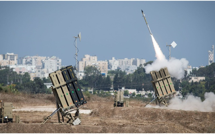 Với số lượng tên lửa lớn như vậy, đã vượt quá khả năng đánh chặn của hệ thống “Vòm sắt”. Hơn nữa, cuộc tiến công diễn ra đột ngột và không phải tất cả các hệ thống Iron Dome đều có thể ở tư thế sẵn sàng đánh chặn, nên tác động đánh chặn đối với đợt tấn công đầu tiên có thể ở mức trung bình.