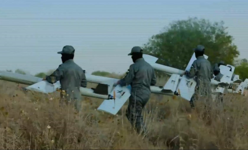 UAV là phương tiện được sử dụng rộng rãi trong cuộc xung đột Nga-Ukraine, cũng xuất hiện lần này. Trang web "Defense Blog" cho biết, chiến binh Hamas đã rút kinh nghiệm từ cuộc xung đột Nga-Ukraine và đang sử dụng UAV để tấn công xe tăng chiến đấu chủ lực Merkava của Israel. 